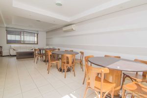 Image 10 - 520