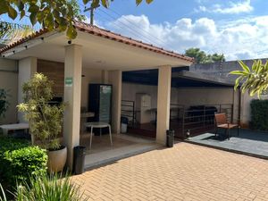 Image 8 - 52300