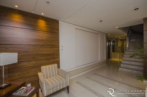 Image 2 - 528
