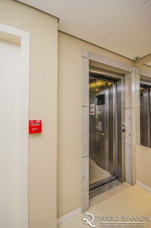 Image 3 - 528