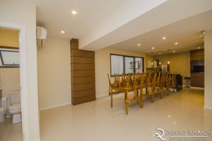 Image 6 - 528