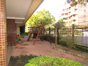 Image 19 - 284872