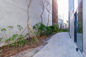 Image 16 - 825048