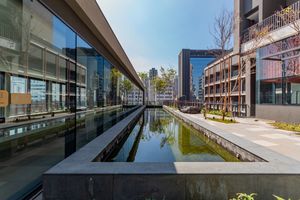 Image 10 - 869581