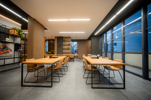 Image 23 - 818053