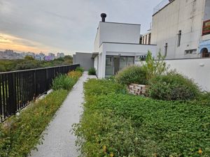 Image 39 - 755752