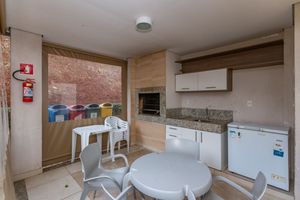 Image 15 - 325705