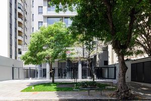 Image 18 - 894842