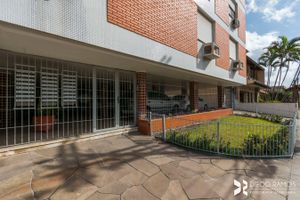 Image 2 - 552