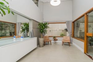 Image 21 - 810661