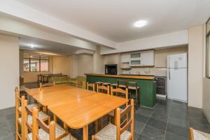 Image 27 - 810661