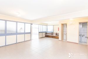 Image 31 - 203993