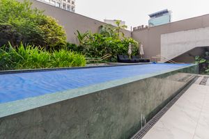 Image 8 - 874935