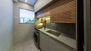 Image 13 - 876422