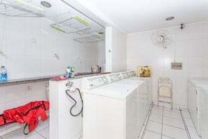 Image 33 - 873779