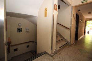 Image 26 - 876409