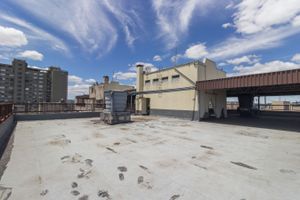 Image 9 - 581