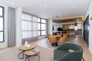 Image 37 - 886681