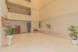 Image 18 - 868905