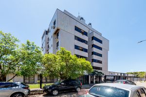 Image 34 - 883852