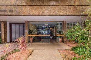 Image 16 - 876726