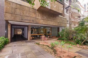 Image 17 - 876726