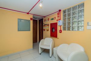 Image 30 - 881055