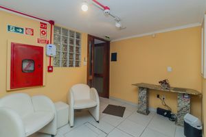 Image 32 - 881055