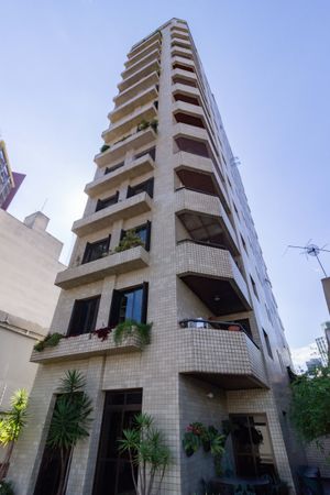 Image 32 - 883047