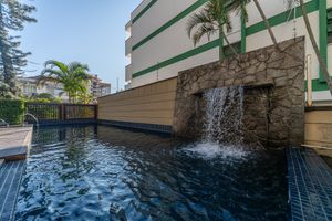Image 10 - 887951
