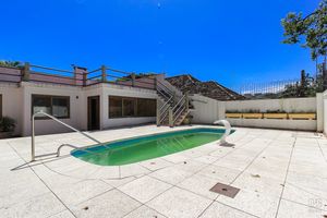 Image 70 - 871515