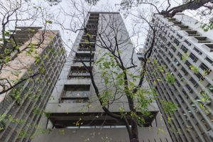 Image 24 - 870008