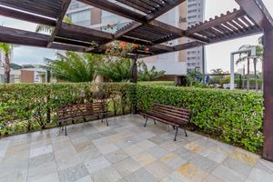 Image 34 - 884200