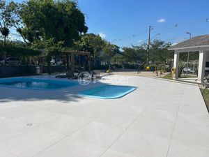 Image 15 - 885699
