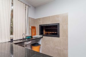 Image 37 - 927815