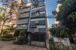 Image 18 - 884873