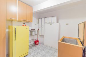 Image 8 - 6581