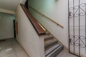 Image 22 - 751993