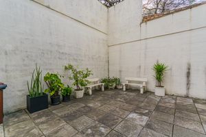 Image 28 - 751993