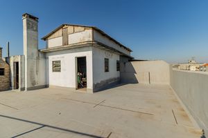 Image 42 - 885846