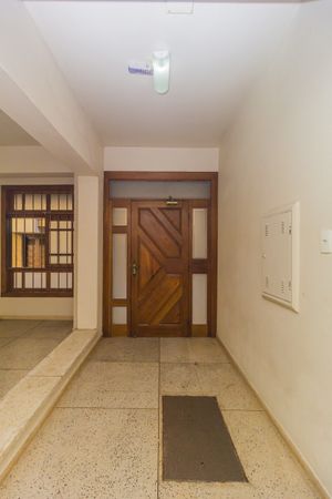 Image 31 - 883200