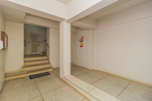 Image 32 - 883200