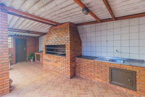Image 29 - 883200