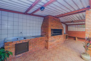 Image 30 - 883200
