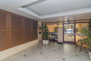 Image 22 - 873957