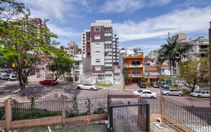 Image 8 - 682