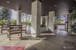 Image 33 - 305578