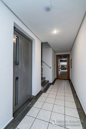 Image 3 - 6878