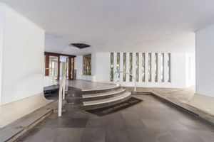 Image 4 - 688