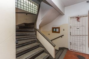 Image 20 - 404261